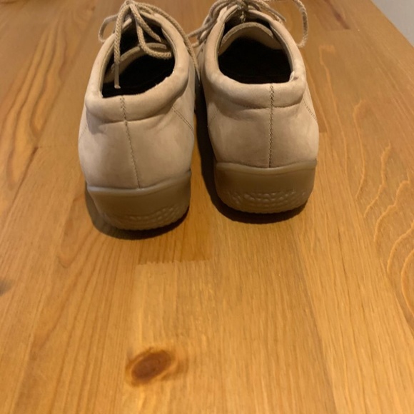 Walking Cradles Causal Walking Shoes, 7.5 - Picture 3 of 8